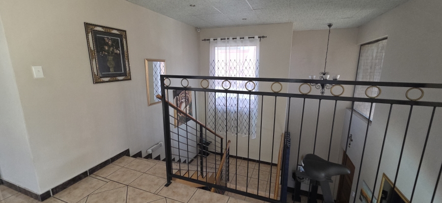 4 Bedroom Property for Sale in Roylglen Gardens Northern Cape